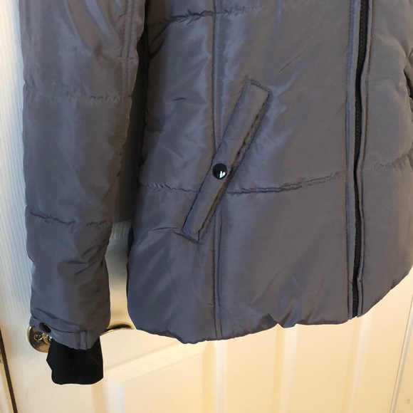Beautiful gray puffer jacket - Picture 9 of 16